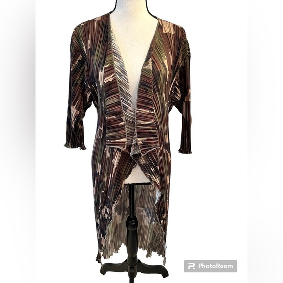 Lularoe Shirley . Camo accordion style, stretch. - Picture 1 of 4